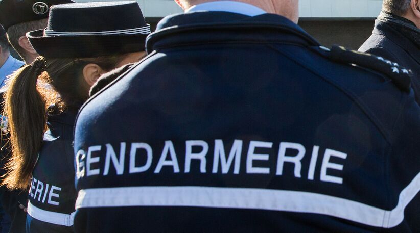 Retraite de la police et gendarmerie : deux gendarmes de dos