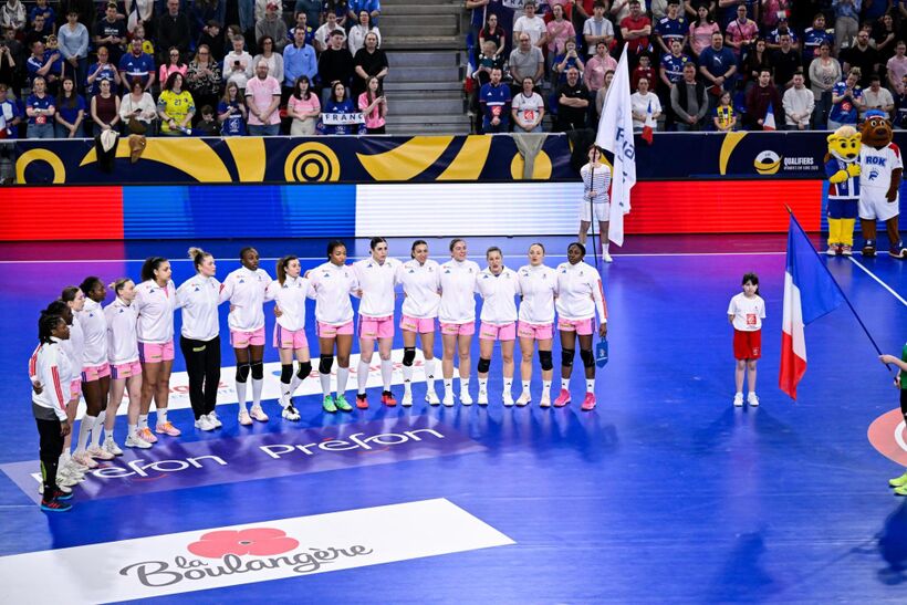 Partenariat FFHB : bannière de joueurs et joueuses de l'équipe de France de handball